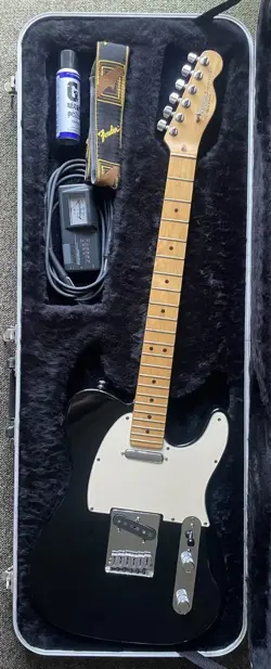 ELECTRIC GUITAR FENDER TELECASTER MADE IN USA BLACK  WITH HARD CASE