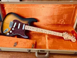 STRATOCASTER SUNBURST ASH