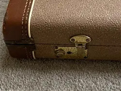 FENDER STRATOCASTER –