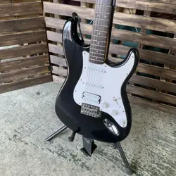 H934 SQUIER FENDER ELECTRIC GUITAR STRATOCASTER