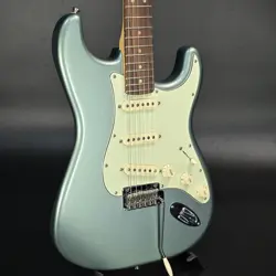 FENDER DELUXE ROADHOUSE STRATOCASTER MYSTIC ICE BLUE PAU FERRO 2018