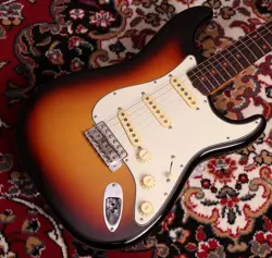 FENDER AMERICAN VINTAGE II 1961 STRATOCASTER ROSEWOOD 3-COLOR SUNBURST #GGDS6