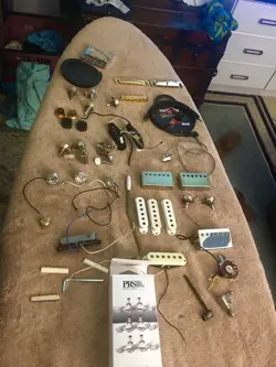 MIXED PARTS LOT OF PRS GIBSON FENDER - STRAT TELE - PICKUPS - STOP TAIL - TUNERS