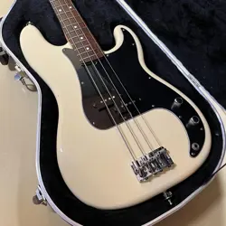 FENDER AMERICA VINTAGE 62 PRECISION BASS SAFE PACKING!
