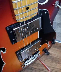 STARCASTER SEMI-HOLLOW