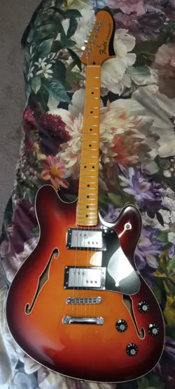 STARCASTER SEMI-HOLLOW BODY