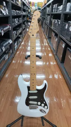 FENDER JUNIOR COLLECTION STRATOCASTER ELECTRIC GUITAR WHITE USED FROM JAPAN