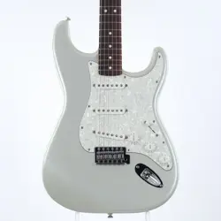 STRATOCASTER WHITE OPAL