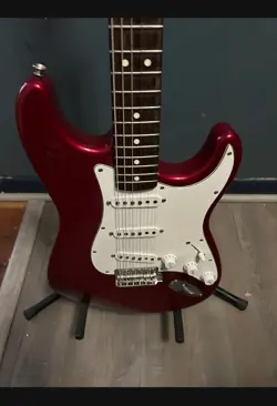 CALIFORNIA STRATOCASTER WITH
