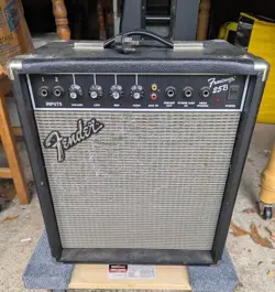 FENDER FRONTMAN 25B BASS AMP
