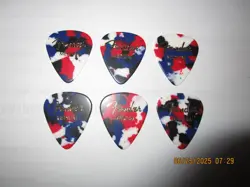 PICKS MEDIUM GAUGE