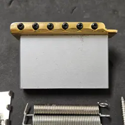 GUITAR GOLD TREMOLO