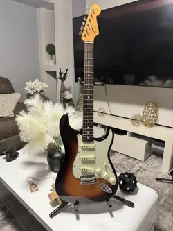 STRATOCASTER MIM STRAT