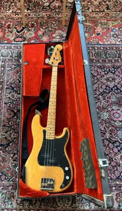 VINTAGE 1978 FENDER USA PRECISION BASS GUITAR