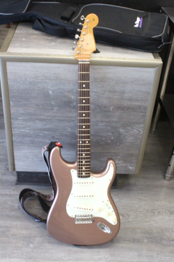 2000-2001 FENDER STRATOCASTER ROSE GOLD 6 STRING ELECTRIC GUITAR MADE IN MEXICO