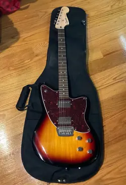 FENDER SQUIER TORONADO