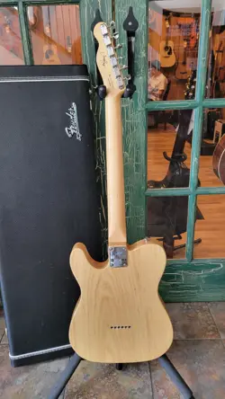 ELECTRIC GUITAR W/STRAP