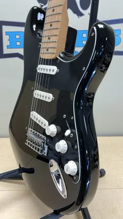 STRATOCASTER MIM BLACK