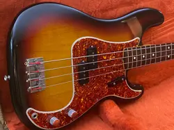 FENDER '62 PRECISION