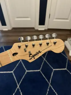 SQUIER BY FENDER GUITAR NECK MAPLE WITH TUNERS AND NECK PLATE