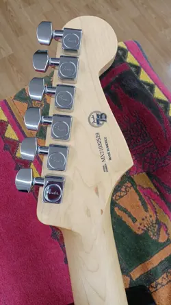 ELECTRIC GUITAR LEFT