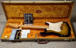 DELUXE STRATOCASTER LIMITED