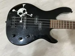 MB4 SKULL CROSSBONES