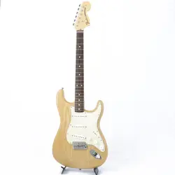 SN.V04228 FENDER USA