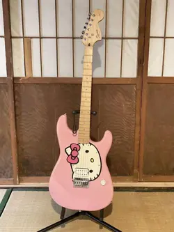 SQUIER FENDER HELLO KITTY STRATOCASTER PINK ELECTRIC GUITAR LIMITED EDITION