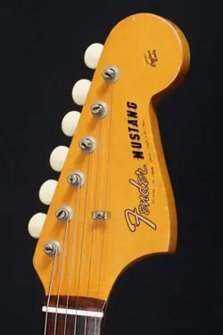 FENDER 1965 MUSTANG