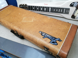 GUITAR WHITE W/HARDCASE