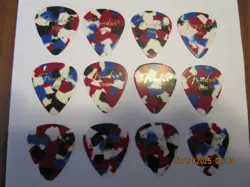 GUITAR PICKS THIN