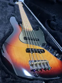 FENDER DELUXE ACTIVE JAZZ BASS V SAFE PACKING!