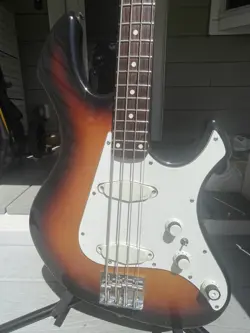 PERFORMER BASS 1985