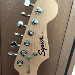 SQUIER FENDER MINI