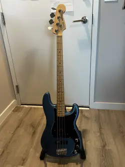 FENDER AMERICAN PERFORMER PRECISION BASS - SATIN LAKE PLACID BLUE