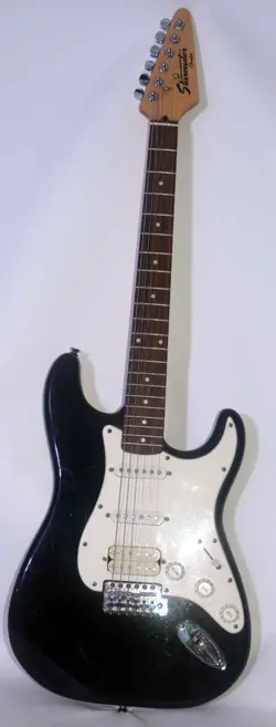 STARCASTER STRAT BY FENDER ELECTRIC GUITAR GOOD CONDITION PROSETUP CASE.