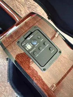 ACOUSTIC-ELECTRIC GUITAR USED