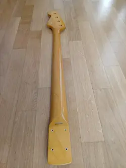 BASS FRETLESS NECK
