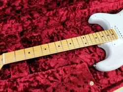 STRATOCA ELECTRIC GUITAR