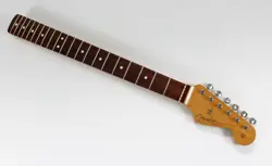 AVRI STRATOCASTER ROSEWOOD