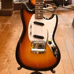 FENDER JAPAN MG69 3TS 2000S ELECTRIC GUITAR