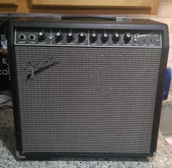 GUITAR COMBO AMPLIFIER.