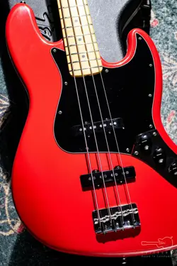 FENDER AMERICAN JAZZ BASS / 2000 USED ELECTRIC BASS