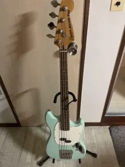 SQUIER BY FENDER ELECTRIC BASS CLASSIC VIBE 60S