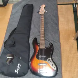 SQUIER 5 STRING JAZZBASS AFFINITY SQUIRREL BY FENDER
