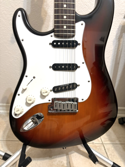 VINTAGE FENDER AMERICAN STANDARD STRATOCASTER – 3‑COLOR SUNBURST – W/ CASE USA