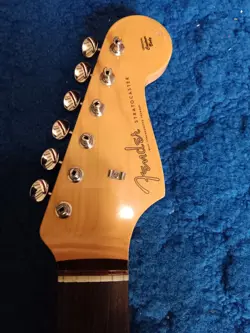 FRET STRATOCASTER GUITAR