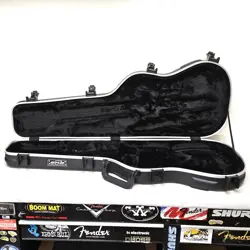 SKB BLACK MOLDED HARDSHELL CASE FOR FENDER STRAT / TELE SIZE ELECTRIC GUITAR