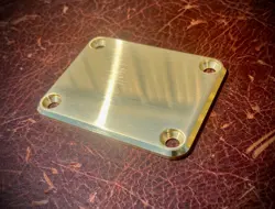 VAN DYKE-HARMS EXTRA THICK BRASS NECK PLATE WITH SCREWS, FITS FENDER-STYLE, 4-BO